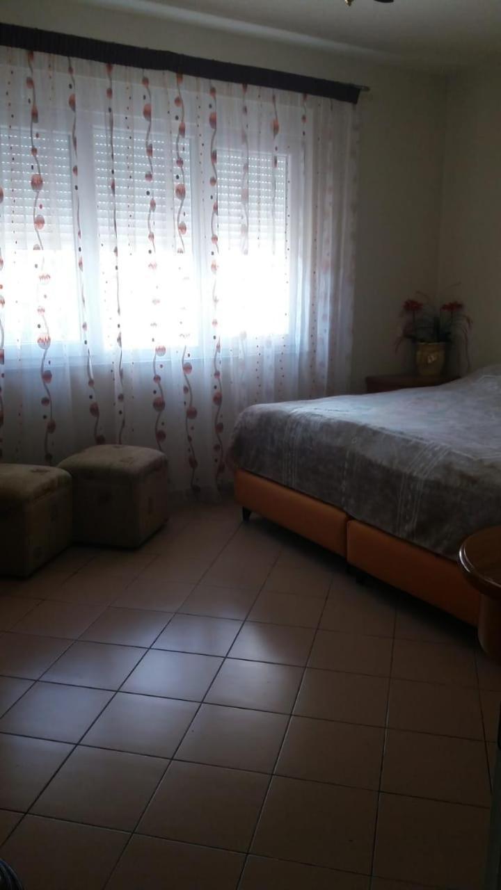 Luander Hotel Tirana Quarto foto