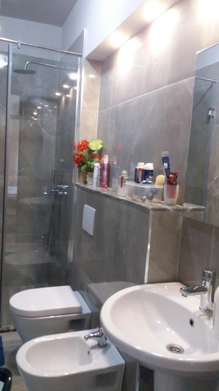 Luander Hotel Tirana Quarto foto